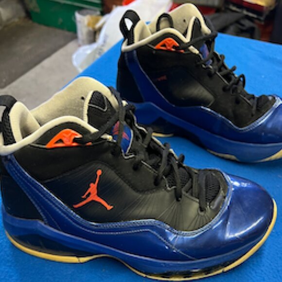 Carmello/Air Jordan Basketball Sneakers - Picture 2 of 7